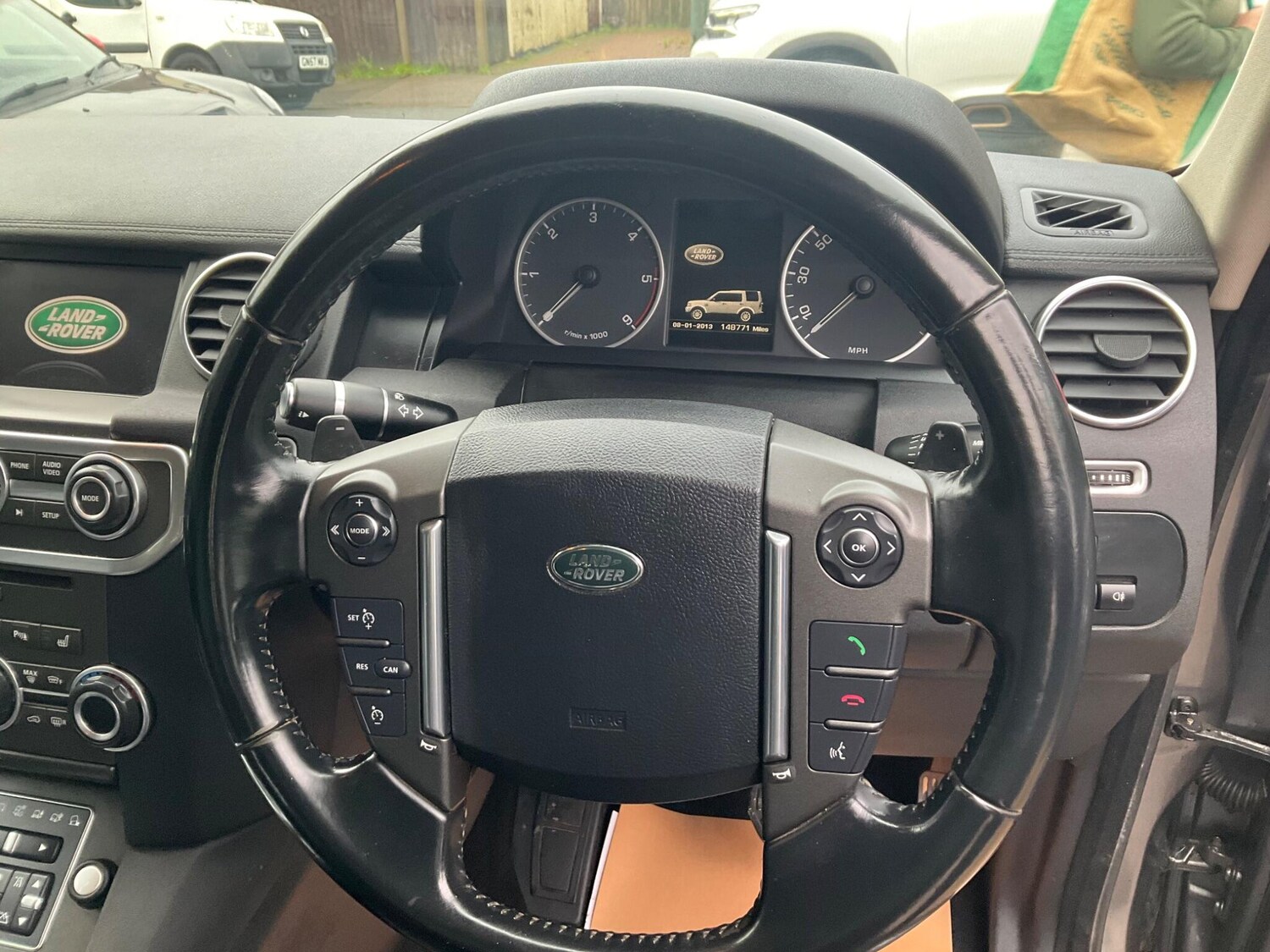 Used Land Rover Discovery 4 2014 for sale - 76989749: Photo 54