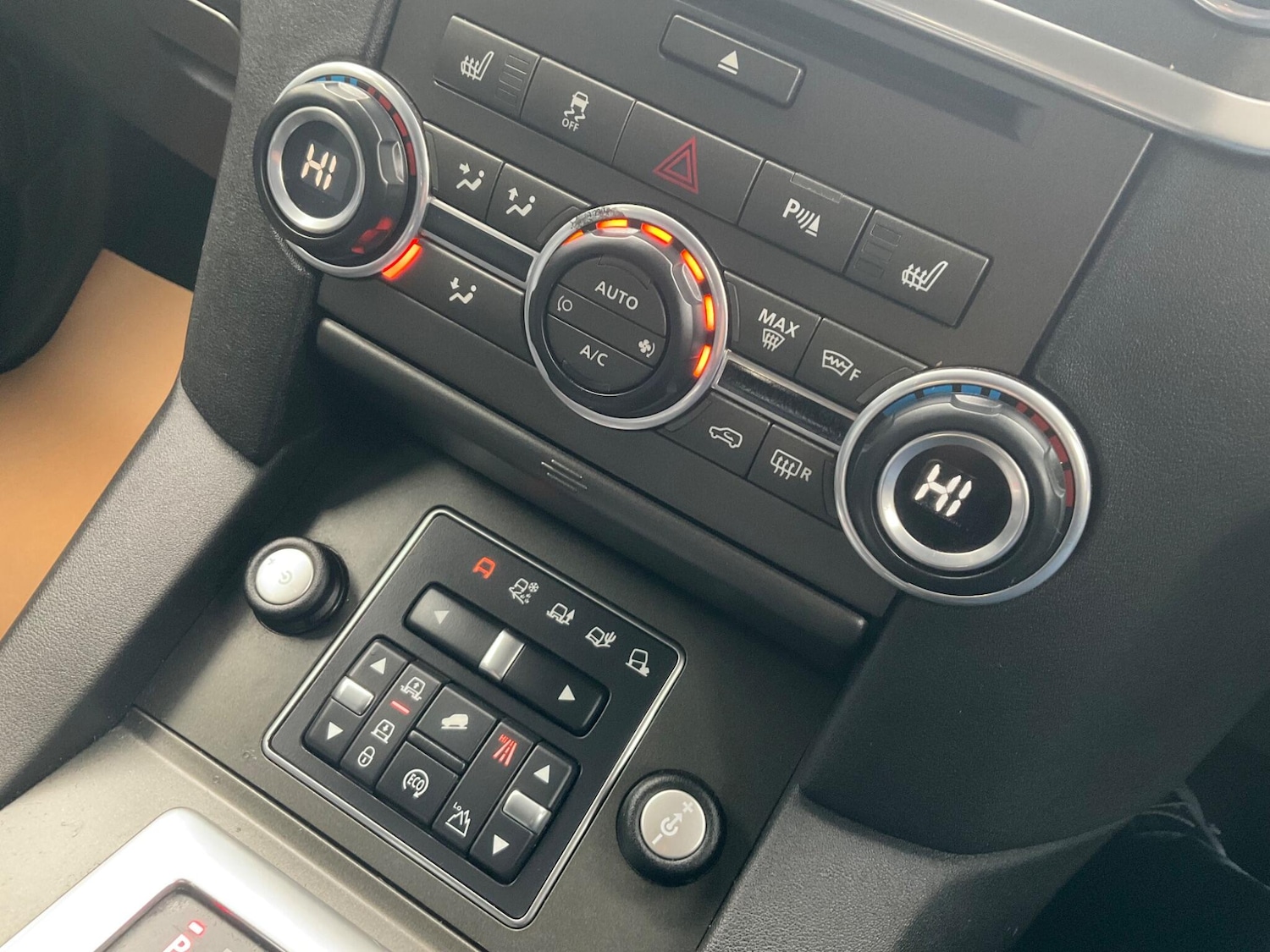 Used Land Rover Discovery 4 2014 for sale - 76989749: Photo 57