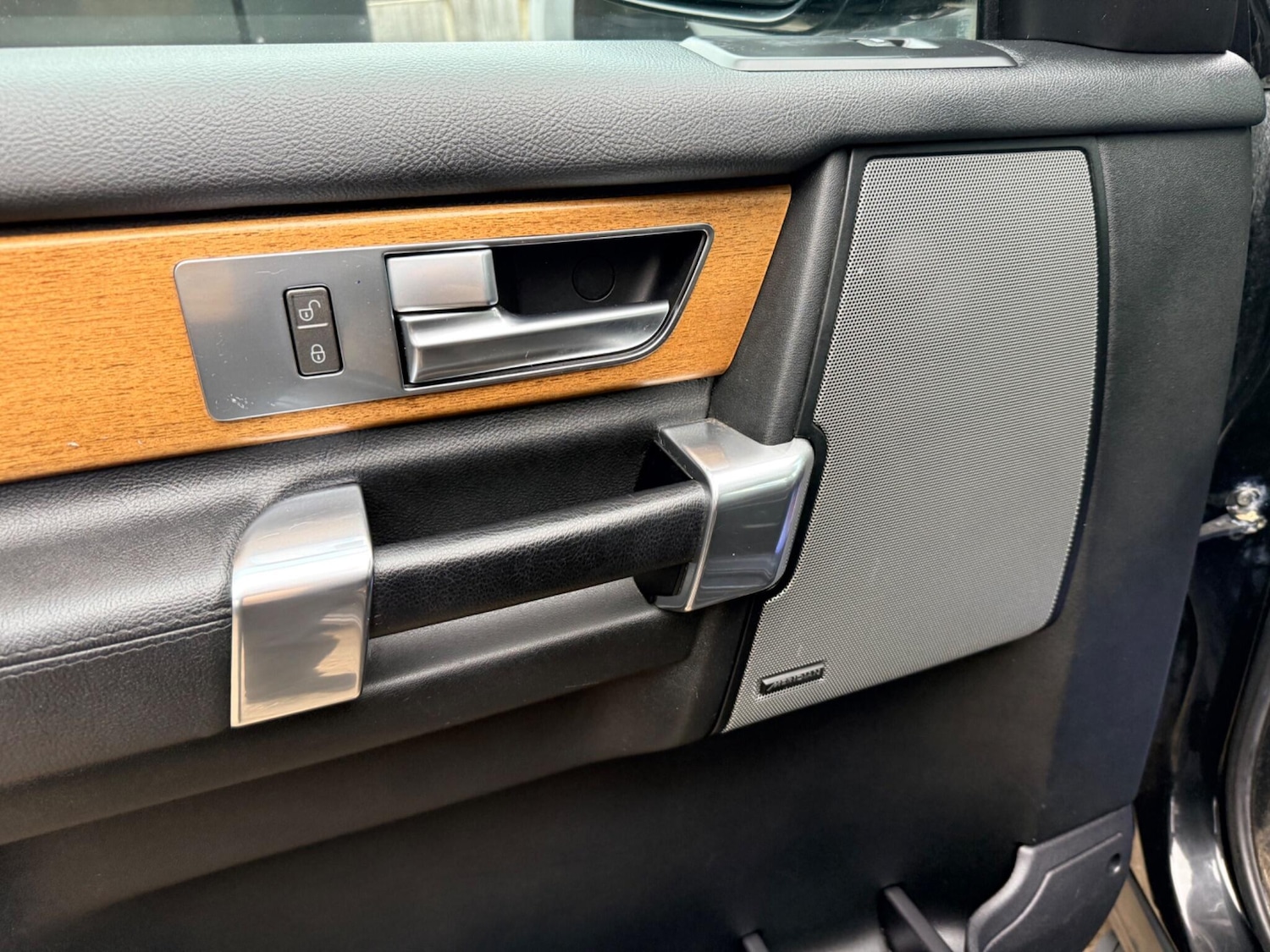 Used Land Rover Discovery 4 2015 for sale - 74920306: Photo 21