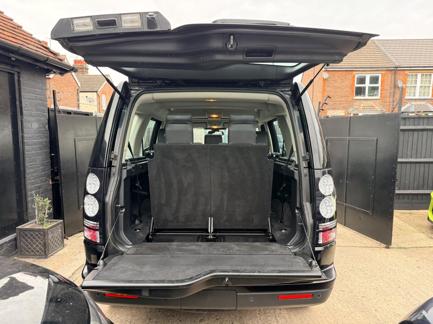 Used Land Rover Discovery 4 2015 for sale - 74920306: Photo 29