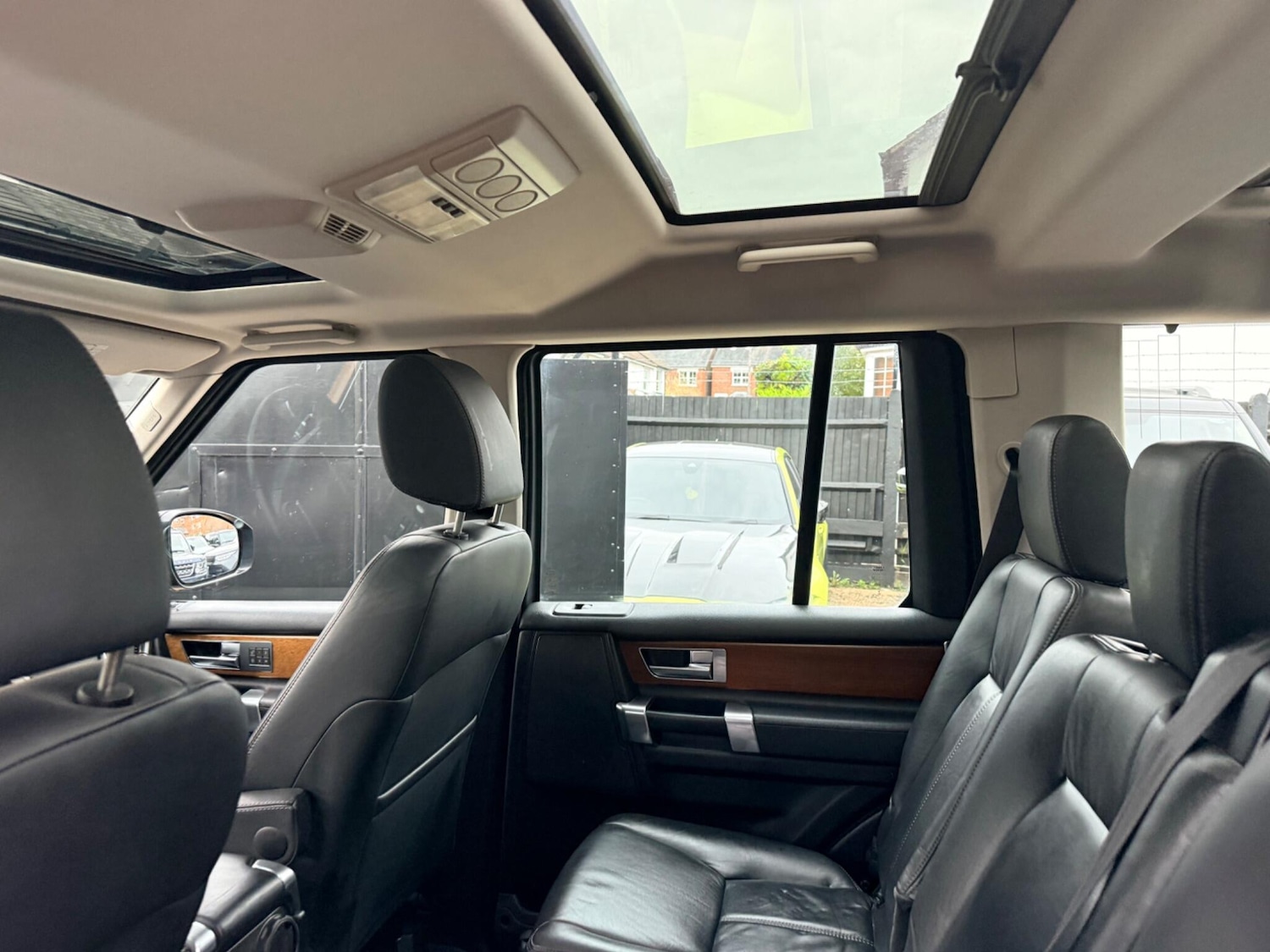 Used Land Rover Discovery 4 2015 for sale - 74920306: Photo 32