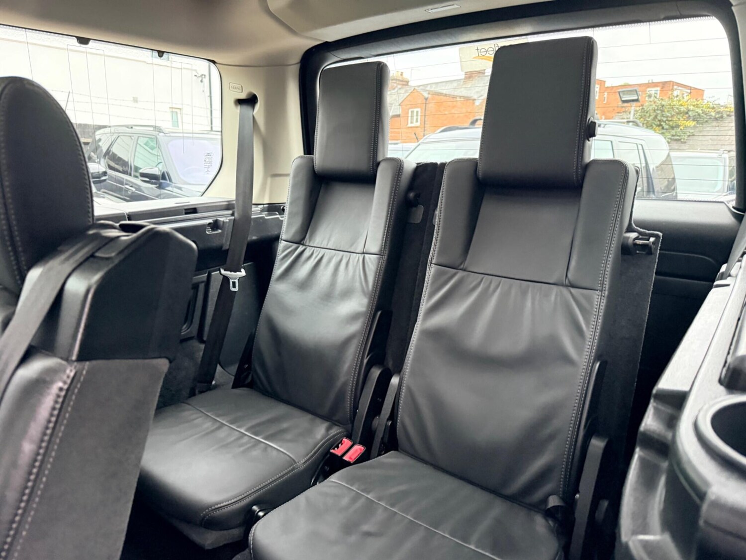 Used Land Rover Discovery 4 2015 for sale - 74920306: Photo 45