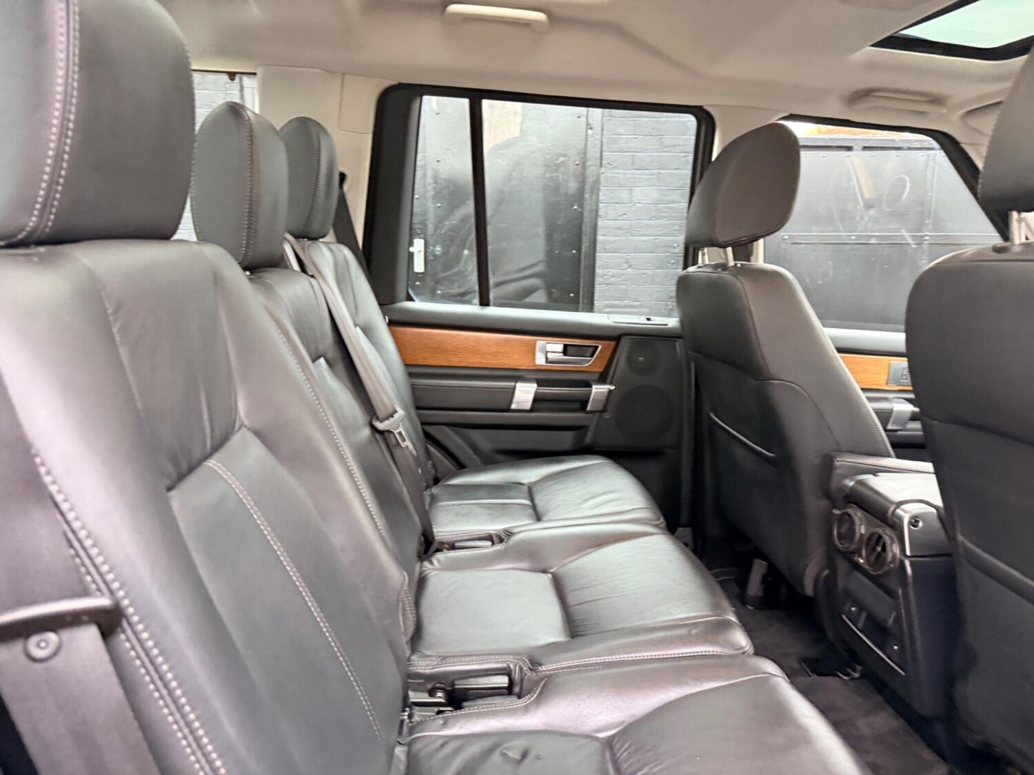 Used Land Rover Discovery 4 2015 for sale - 74920306: Photo 46