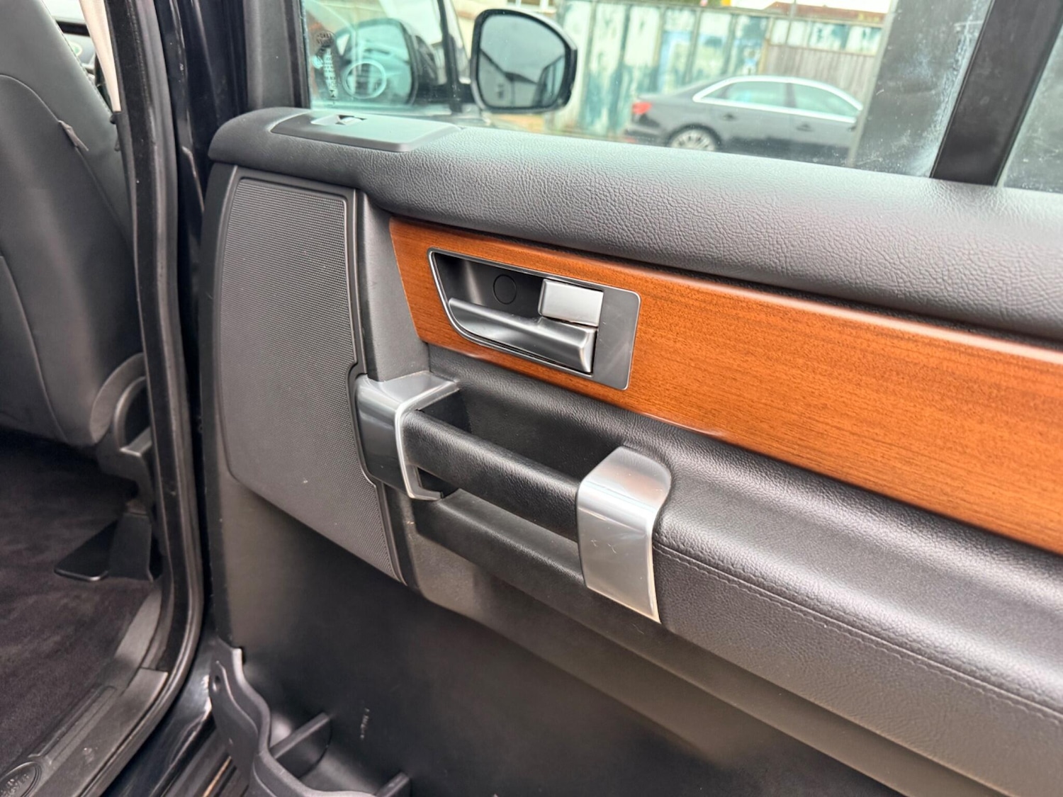 Used Land Rover Discovery 4 2015 for sale - 74920306: Photo 54