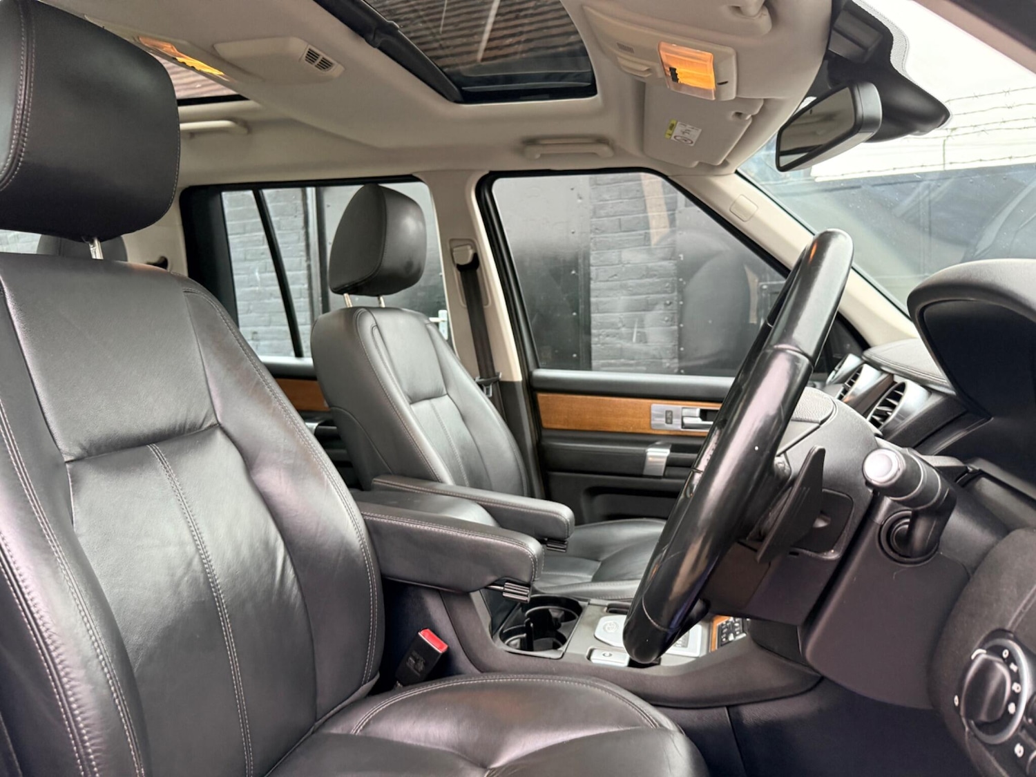 Used Land Rover Discovery 4 2015 for sale - 74920306: Photo 63