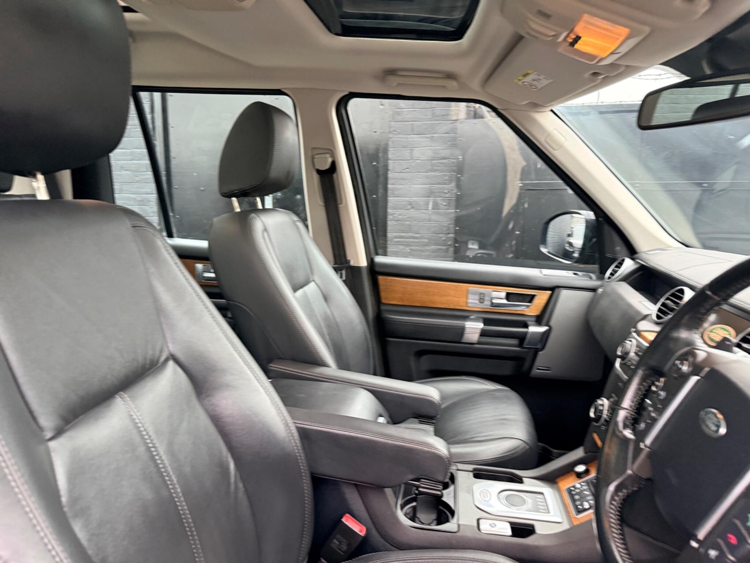 Used Land Rover Discovery 4 2015 for sale - 74920306: Photo 67