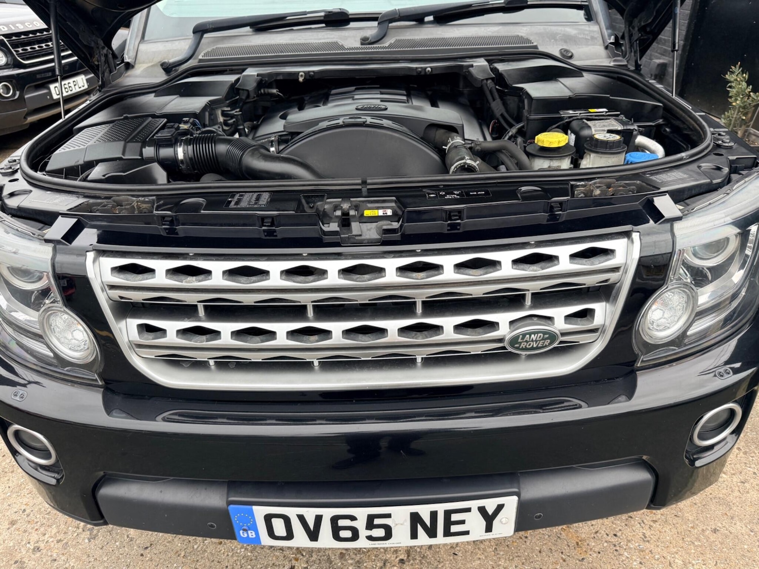 Used Land Rover Discovery 4 2015 for sale - 74920306: Photo 76