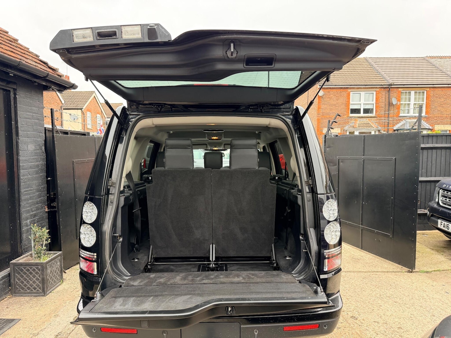 Used Land Rover Discovery 4 2016 for sale - 75340095: Photo 32