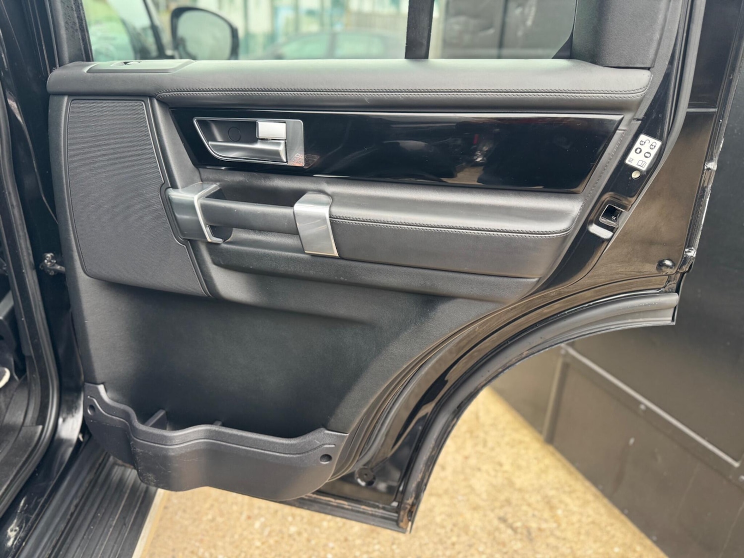 Used Land Rover Discovery 4 2016 for sale - 76012295: Photo 21