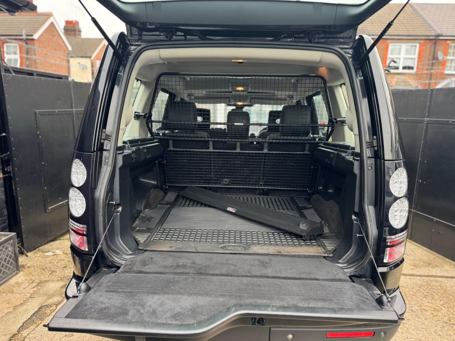 Used Land Rover Discovery 4 2016 for sale - 76012295: Photo 32