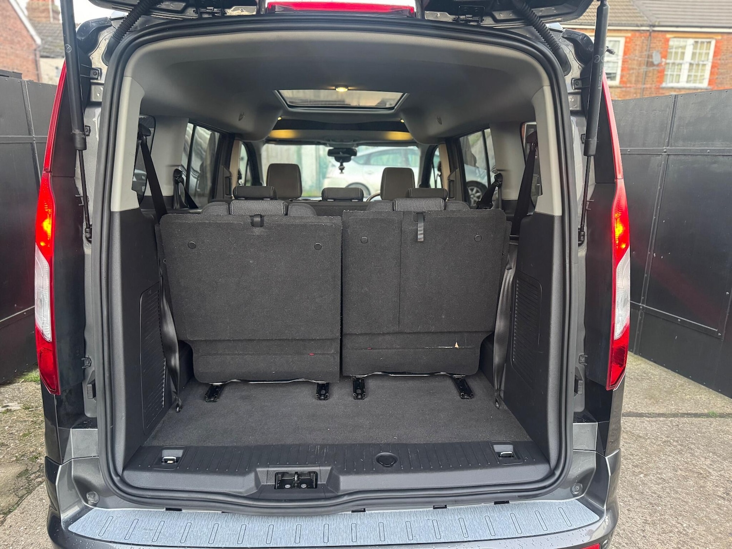 Used Ford Grand Tourneo Connect 2015 for sale - 77057343: Photo 18