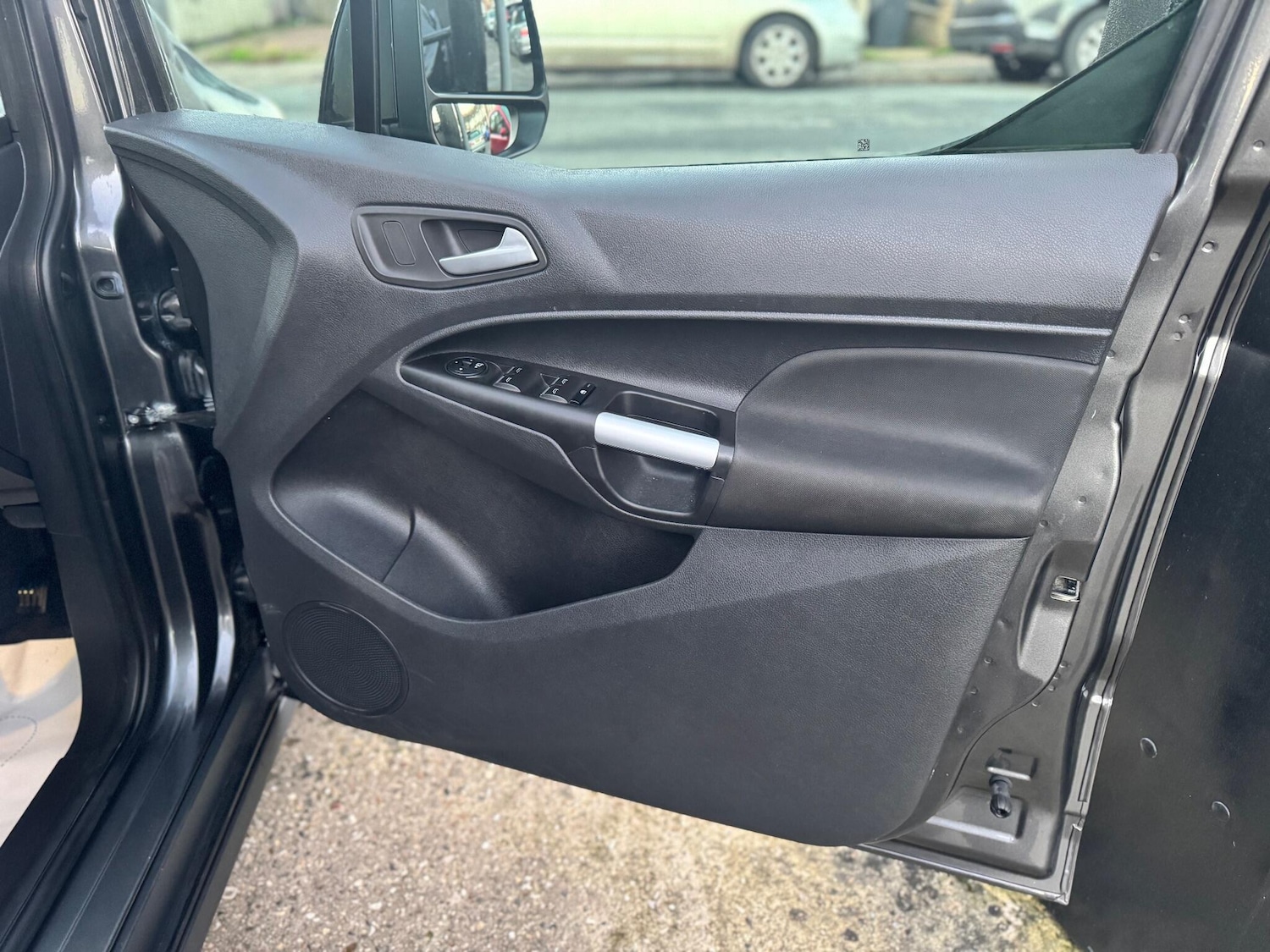 Used Ford Grand Tourneo Connect 2015 for sale - 77057343: Photo 24