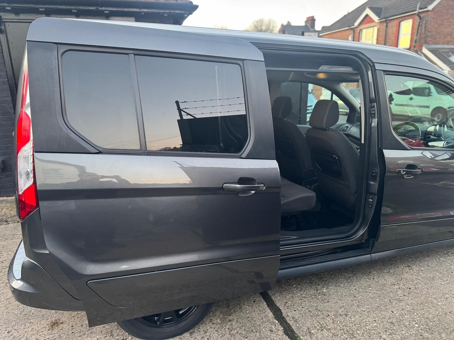 Used Ford Grand Tourneo Connect 2015 for sale - 77057343: Photo 25