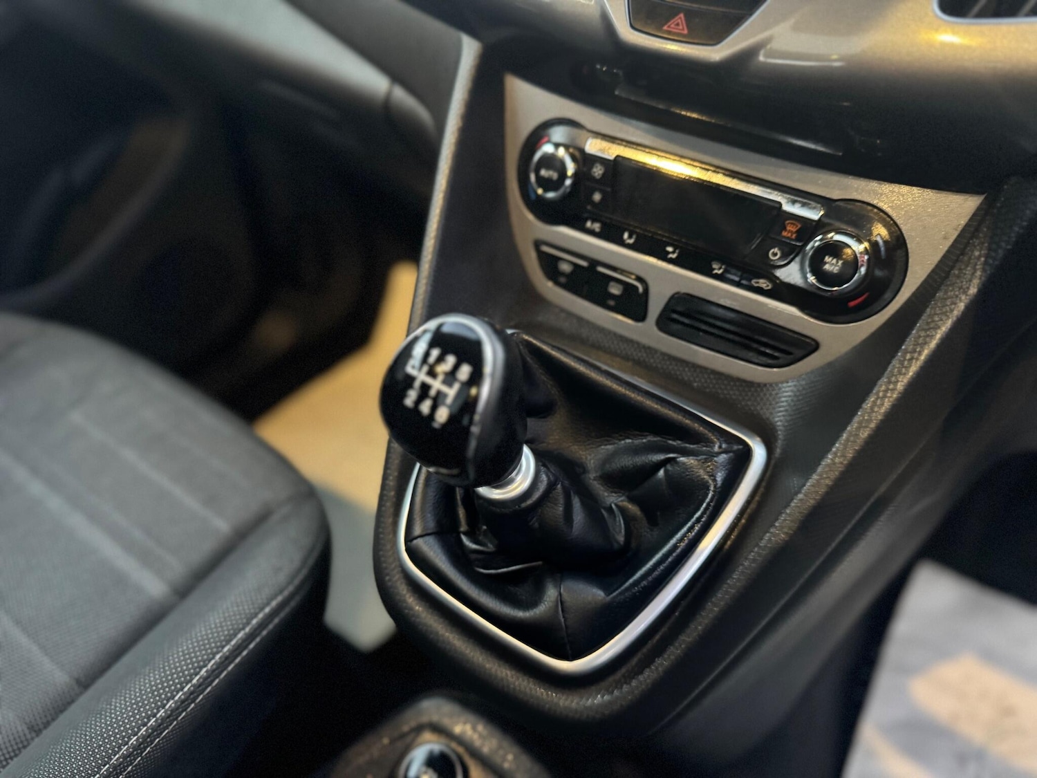 Used Ford Grand Tourneo Connect 2015 for sale - 77057343: Photo 31