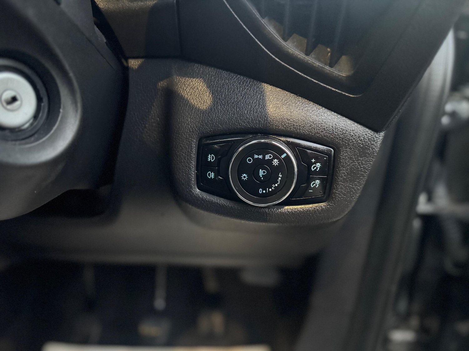 Used Ford Grand Tourneo Connect 2015 for sale - 77057343: Photo 32