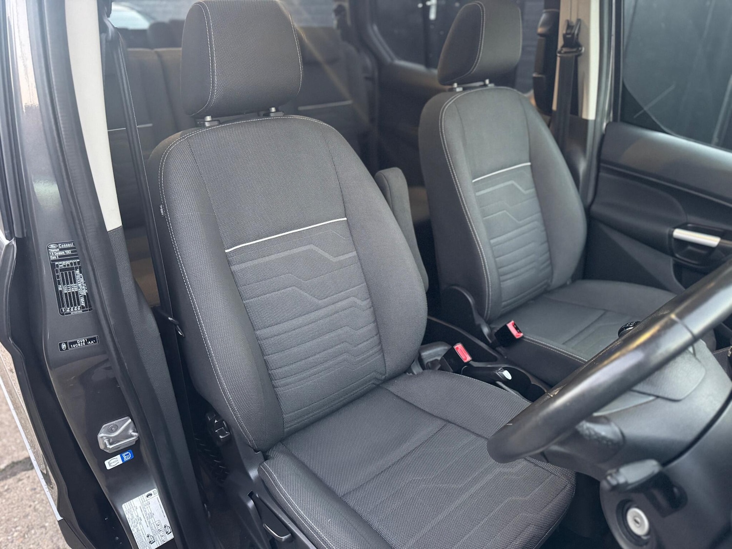 Used Ford Grand Tourneo Connect 2015 for sale - 77057343: Photo 35