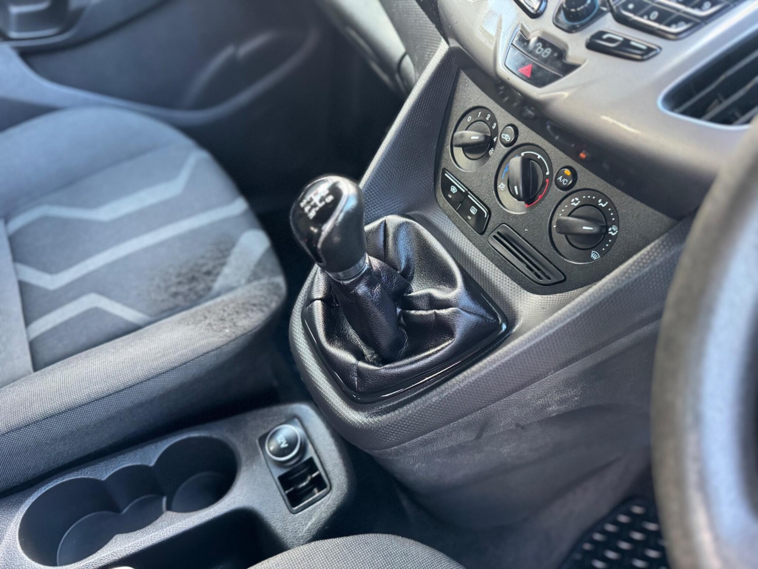 Used Ford Grand Tourneo Connect 2015 for sale - 77330826: Photo 11