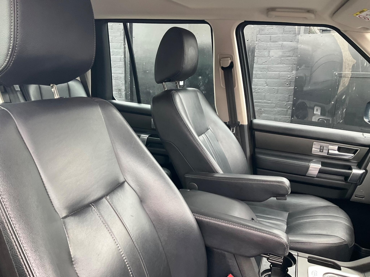 Used Land Rover Discovery 2015 for sale - 77351504: Photo 51