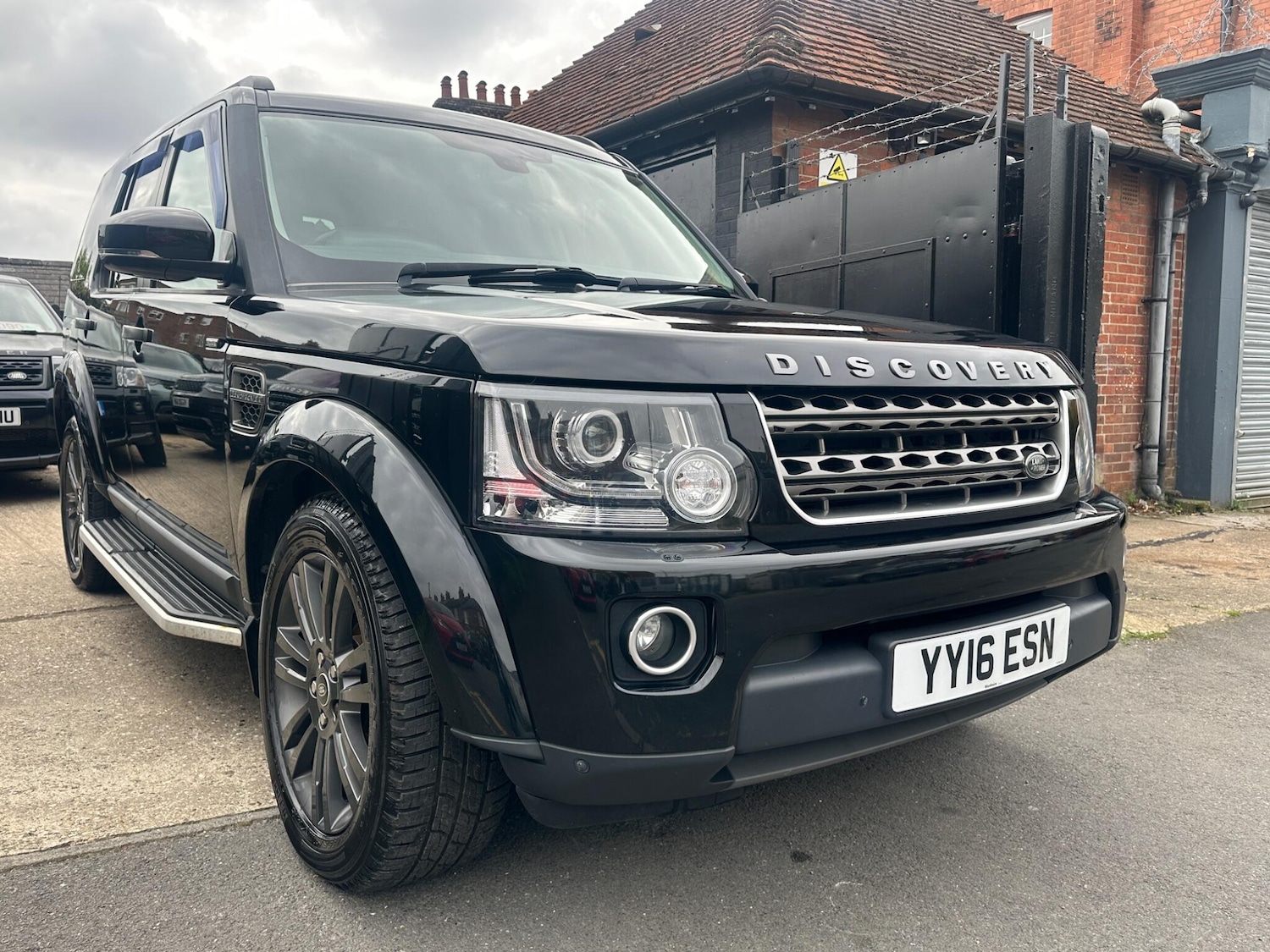 Used Land Rover Discovery 2016 for sale - 76457815: Photo 2