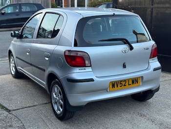 Used Toyota Yaris 2002 for sale - 76020576: Photo