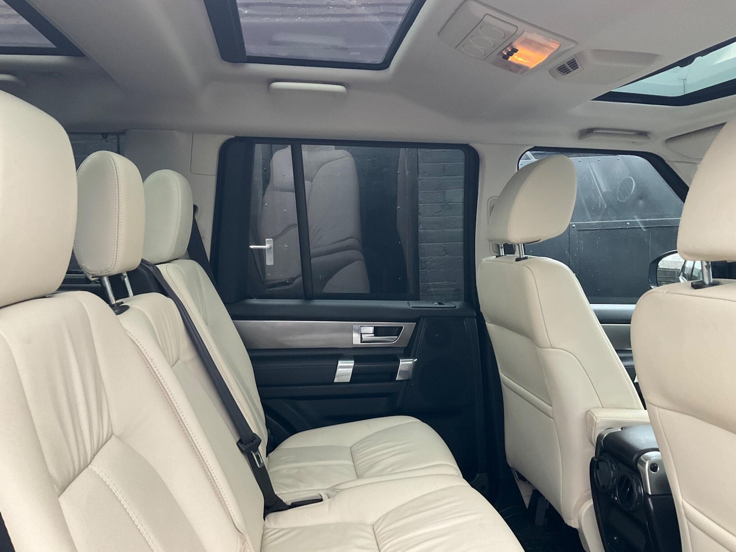 Used Land Rover Discovery 4 2015 for sale - 75782412: Photo 38