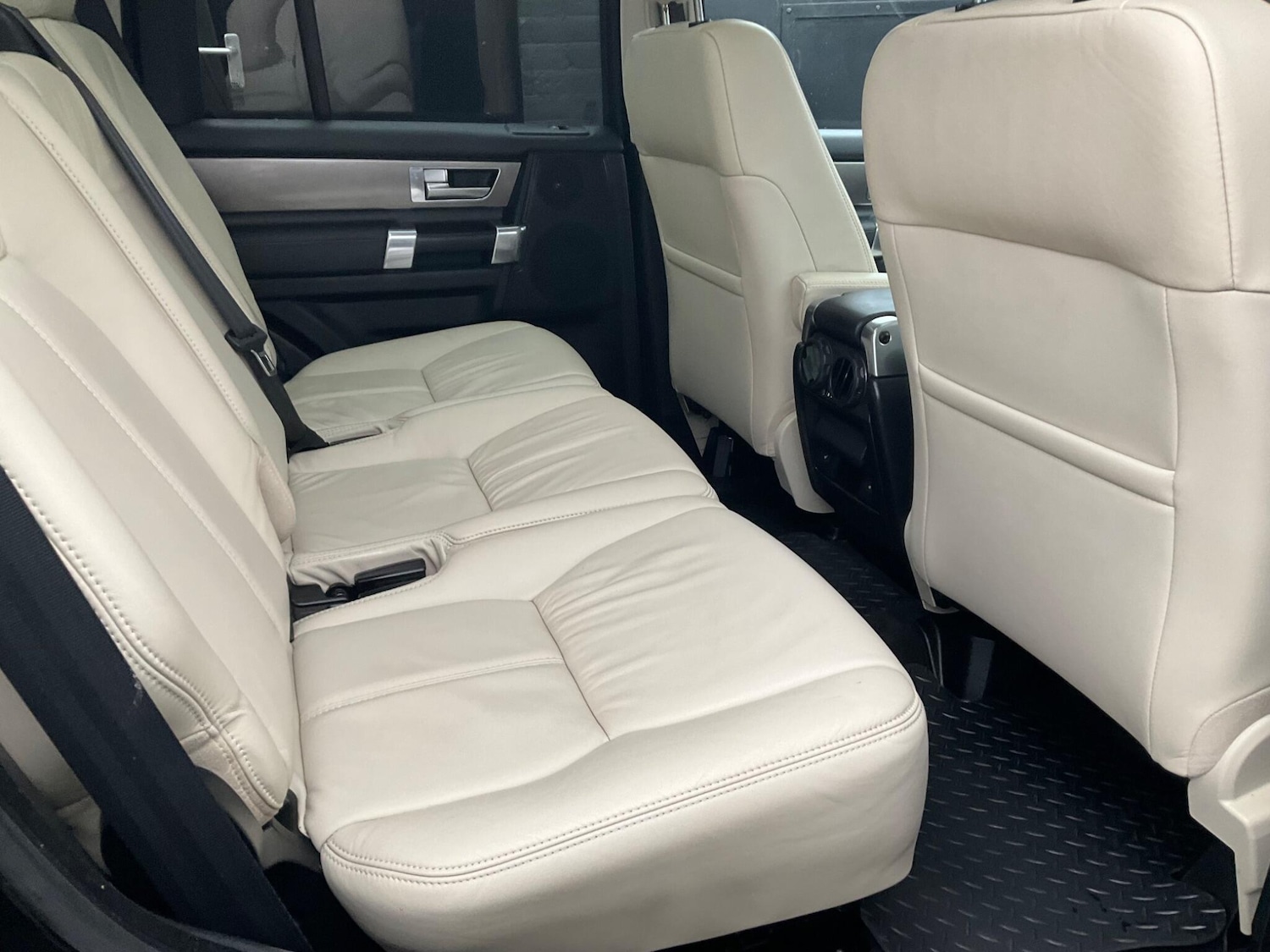 Used Land Rover Discovery 4 2015 for sale - 75782412: Photo 43