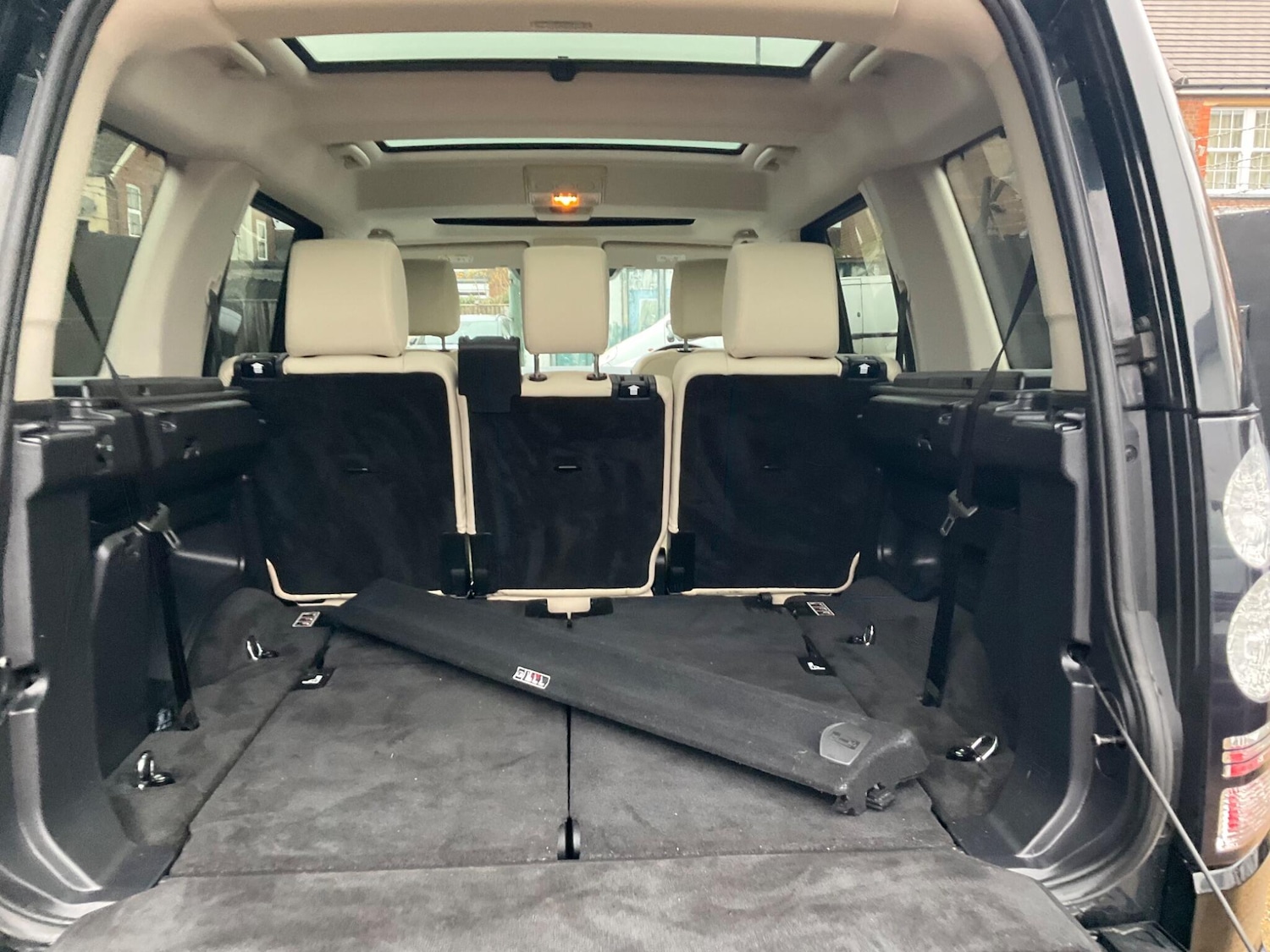 Used Land Rover Discovery 4 2015 for sale - 75782412: Photo 51