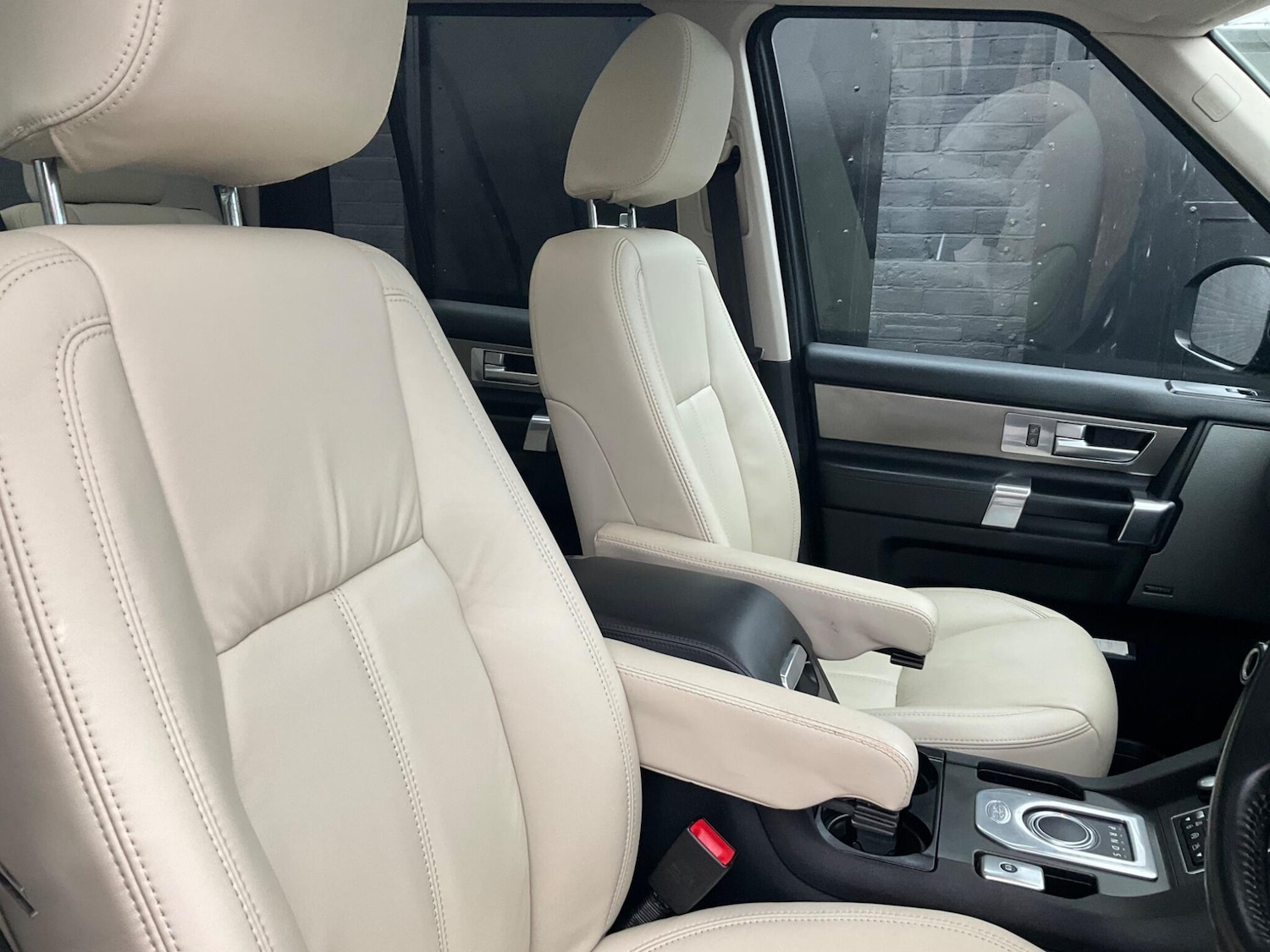 Used Land Rover Discovery 4 2015 for sale - 75782412: Photo 65