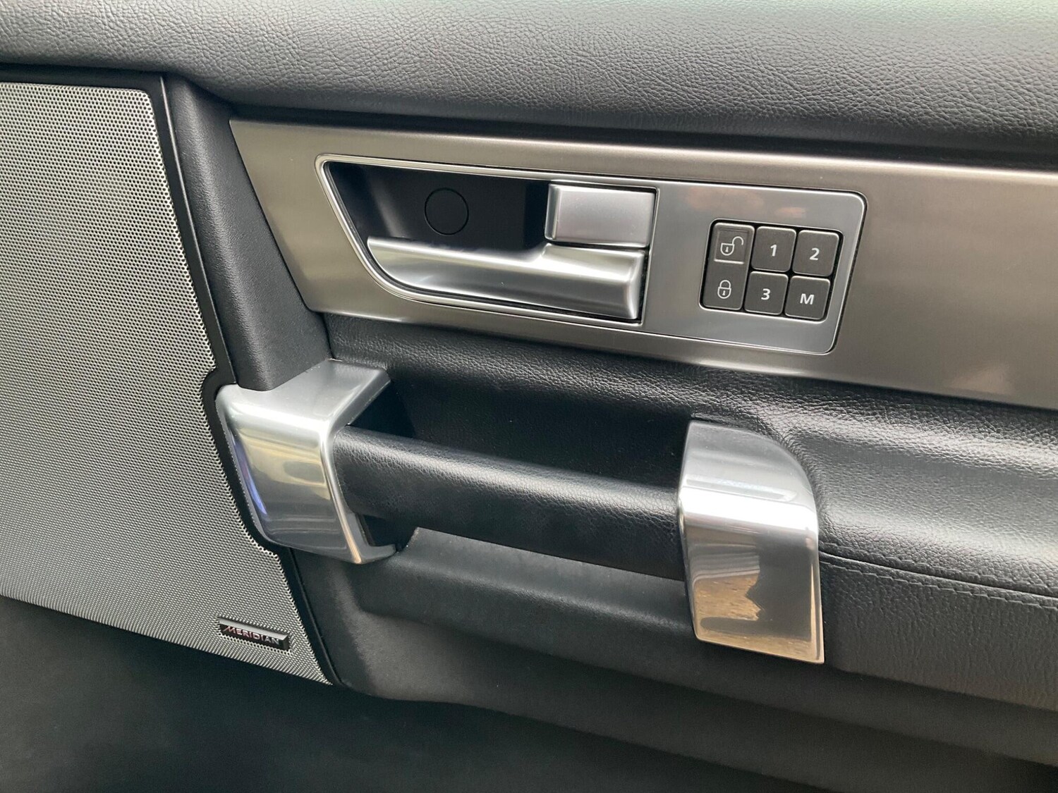 Used Land Rover Discovery 4 2015 for sale - 75782412: Photo 77