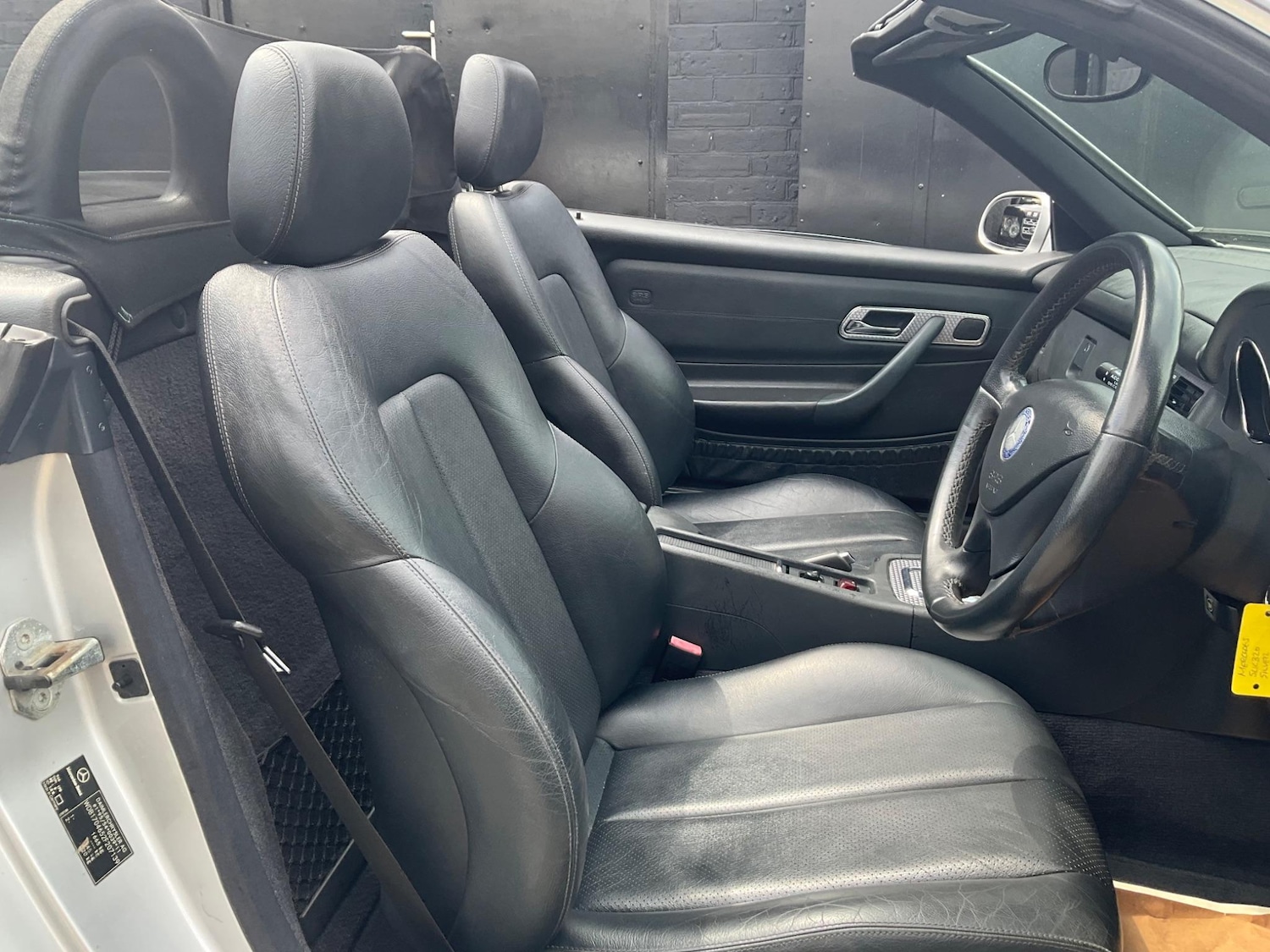 Used Mercedes-Benz SLK 2001 for sale - 76988107: Photo 17