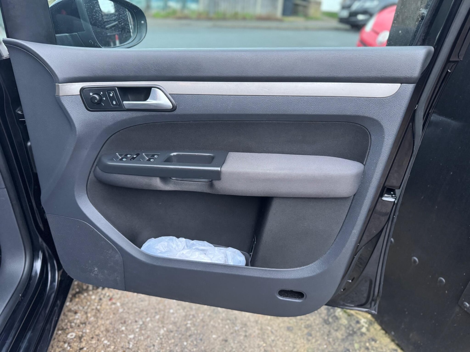 Used Volkswagen Touran 2009 for sale - 77238210: Photo 24