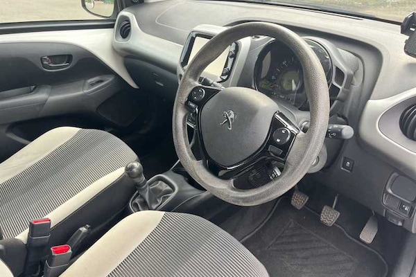Used Peugeot 108 2016 for sale - 76180258: Photo 10