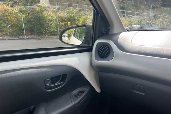 Used Peugeot 108 2016 for sale - 76180258: Photo 41