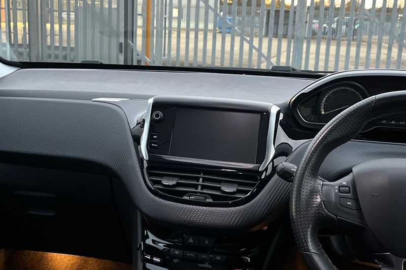 Used Peugeot 2008 2017 for sale - 76459210: Photo 14