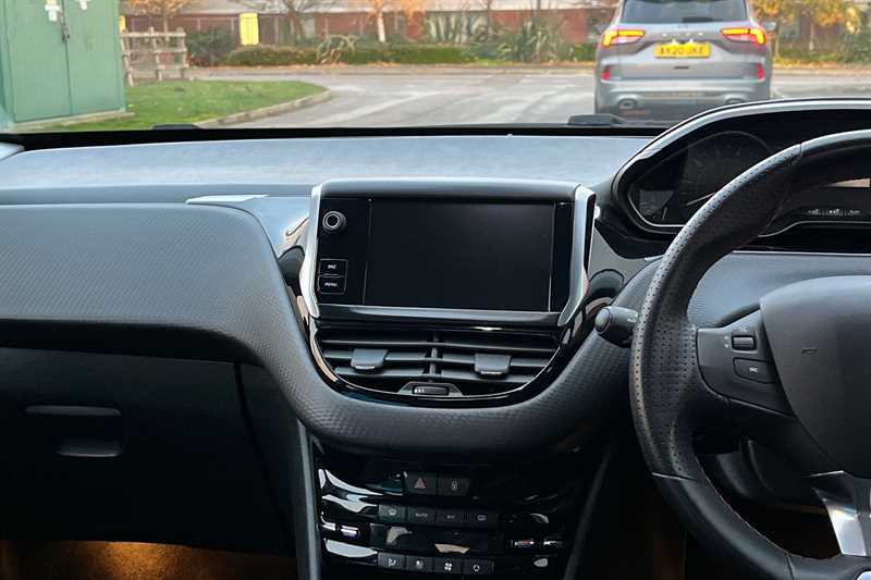 Used Peugeot 208 2017 for sale - 76515065: Photo 14