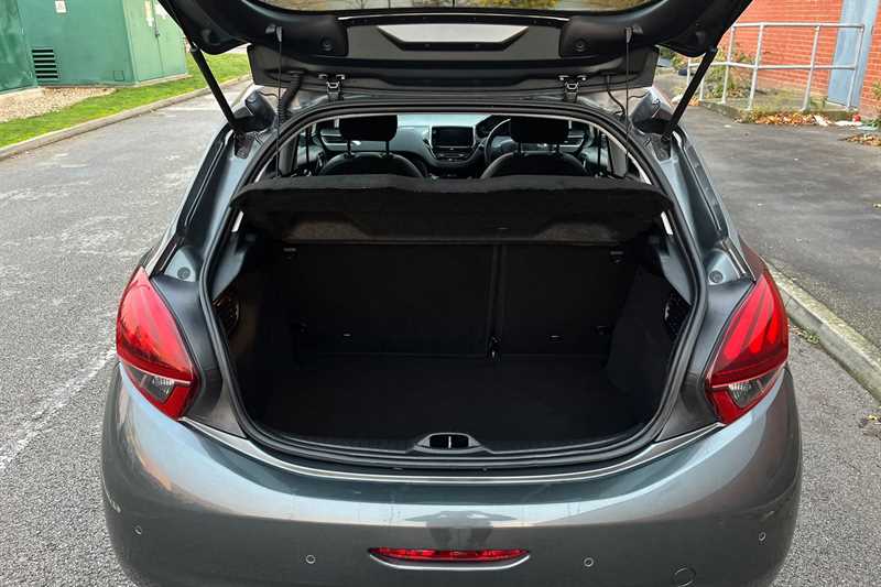 Used Peugeot 208 2017 for sale - 76515065: Photo 24