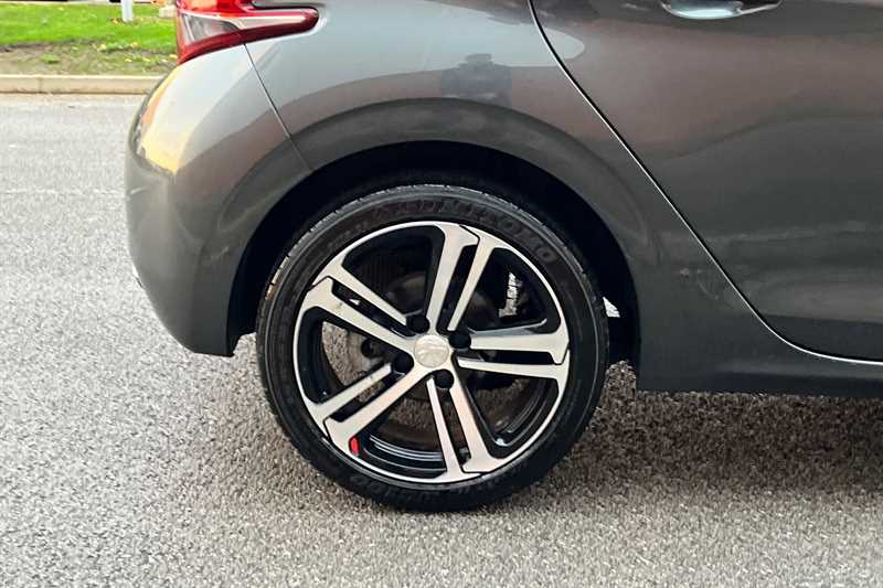Used Peugeot 208 2017 for sale - 76515065: Photo 35