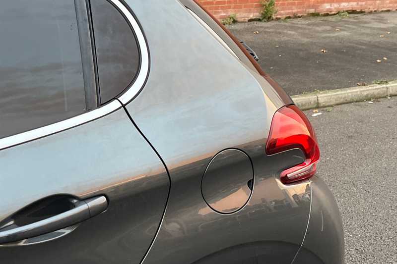 Used Peugeot 208 2017 for sale - 76515065: Photo 47