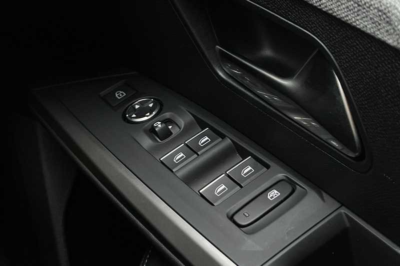 Used Peugeot E-3008 2025 for sale - 76390274: Photo 16