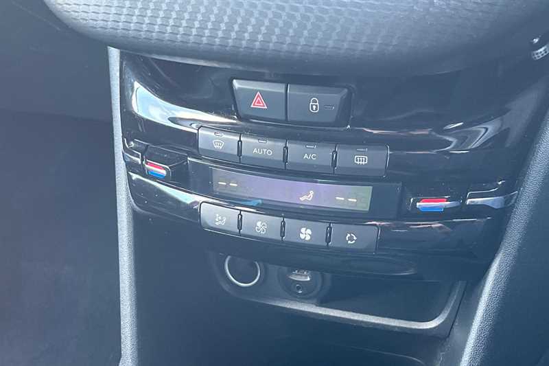 Used Peugeot 208 2017 for sale - 77512826: Photo 15