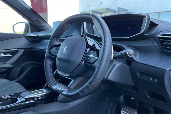 Used Peugeot 2008 2023 for sale - 76204411: Photo 10