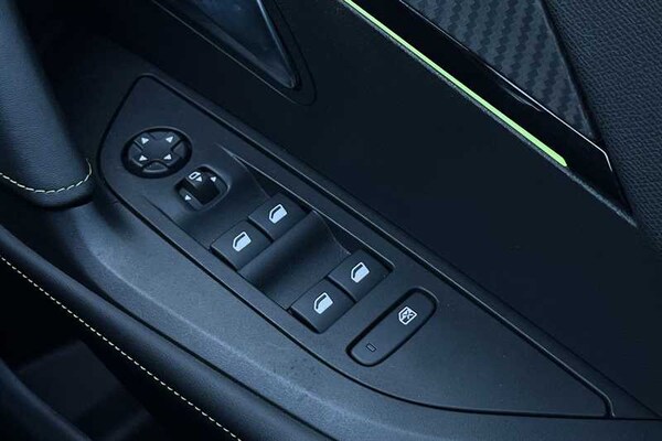 Used Peugeot 2008 2023 for sale - 76204411: Photo 16