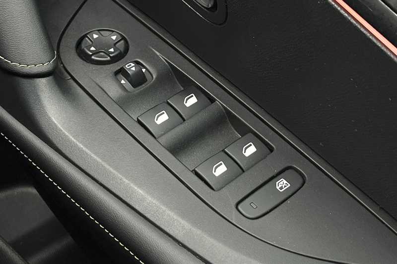 Used Peugeot E-2008 2022 for sale - 76112601: Photo 16