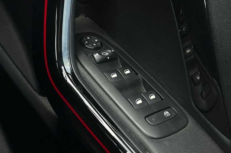 Used Peugeot 2008 2019 for sale - 76552629: Photo 16