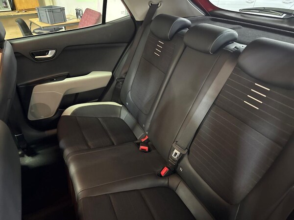 Used Kia Stonic 2017 for sale - 76171535: Photo 16