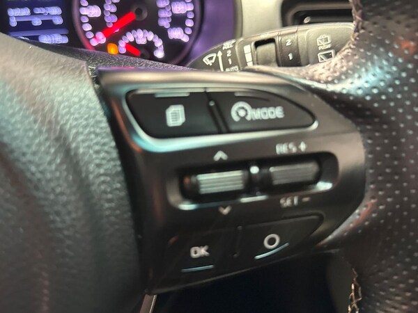 Used Kia Stonic 2017 for sale - 76171535: Photo 24
