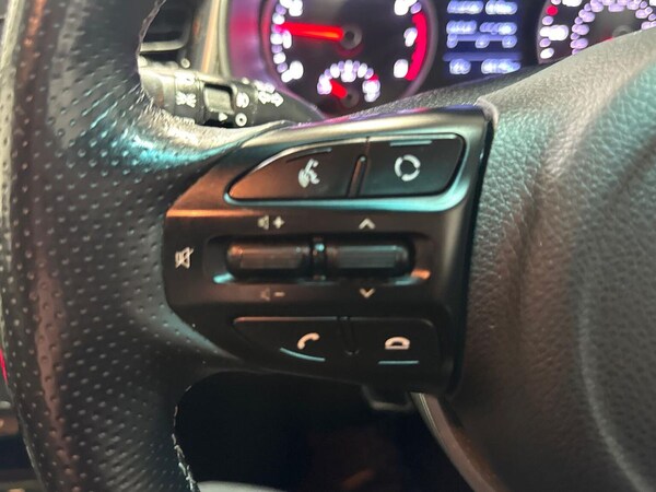Used Kia Stonic 2017 for sale - 76171535: Photo 25