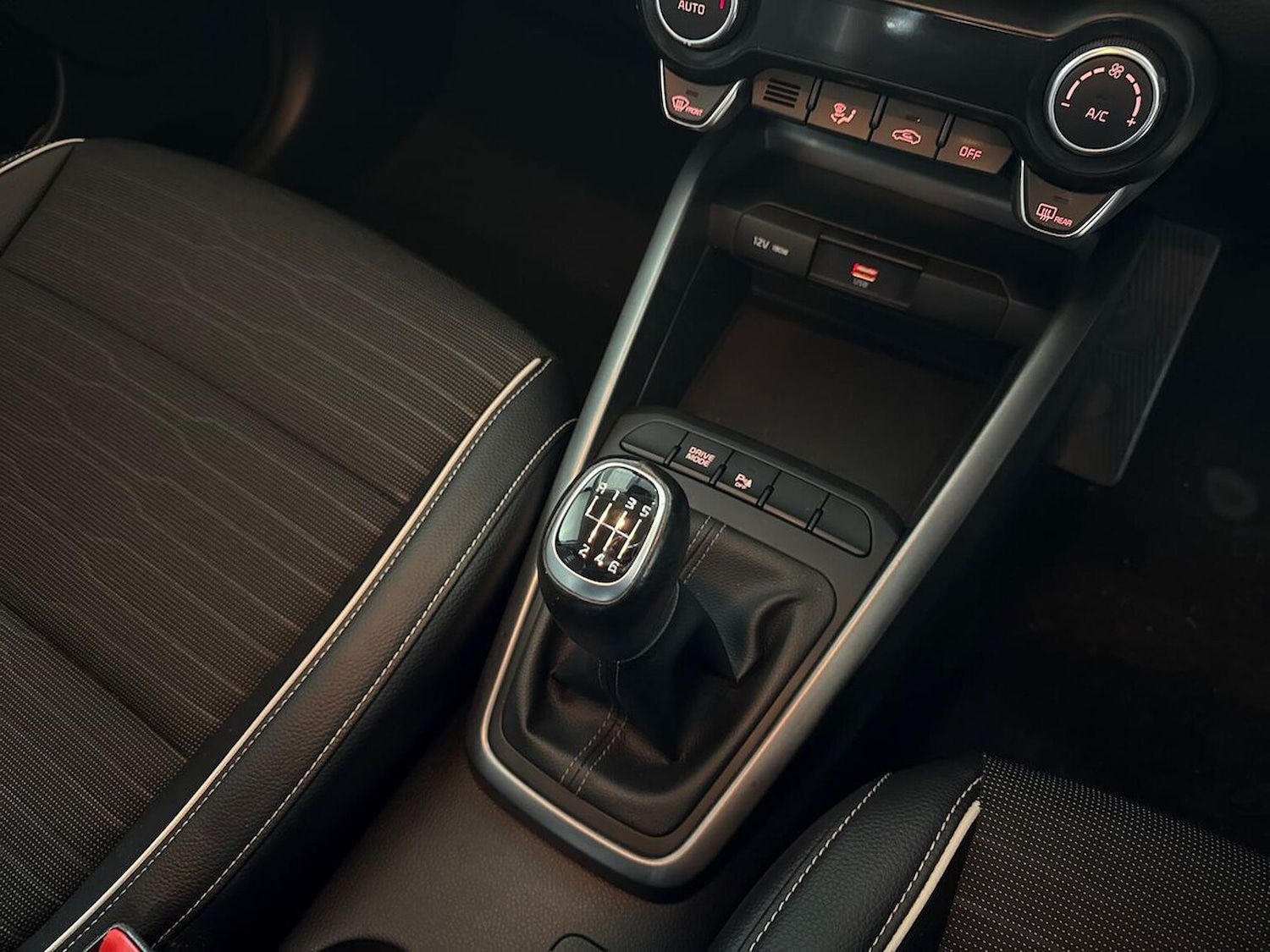 Used Kia Stonic 2022 for sale - 77488063: Photo 13