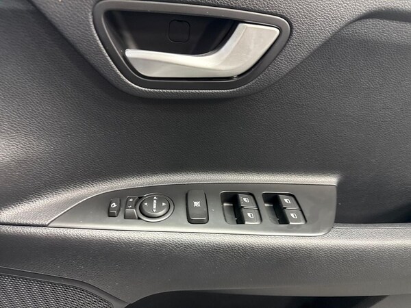 Used Kia Stonic 2024 for sale - 76232751: Photo 21