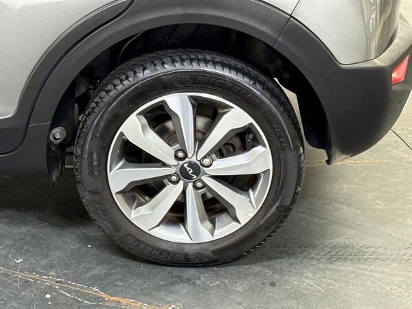 Used Kia Stonic 2024 for sale - 76232751: Photo 6